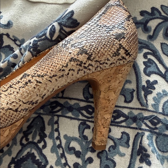 Nurture Snakeskin leather Cork Heel Pumps size 8 4” heel - Picture 9 of 16